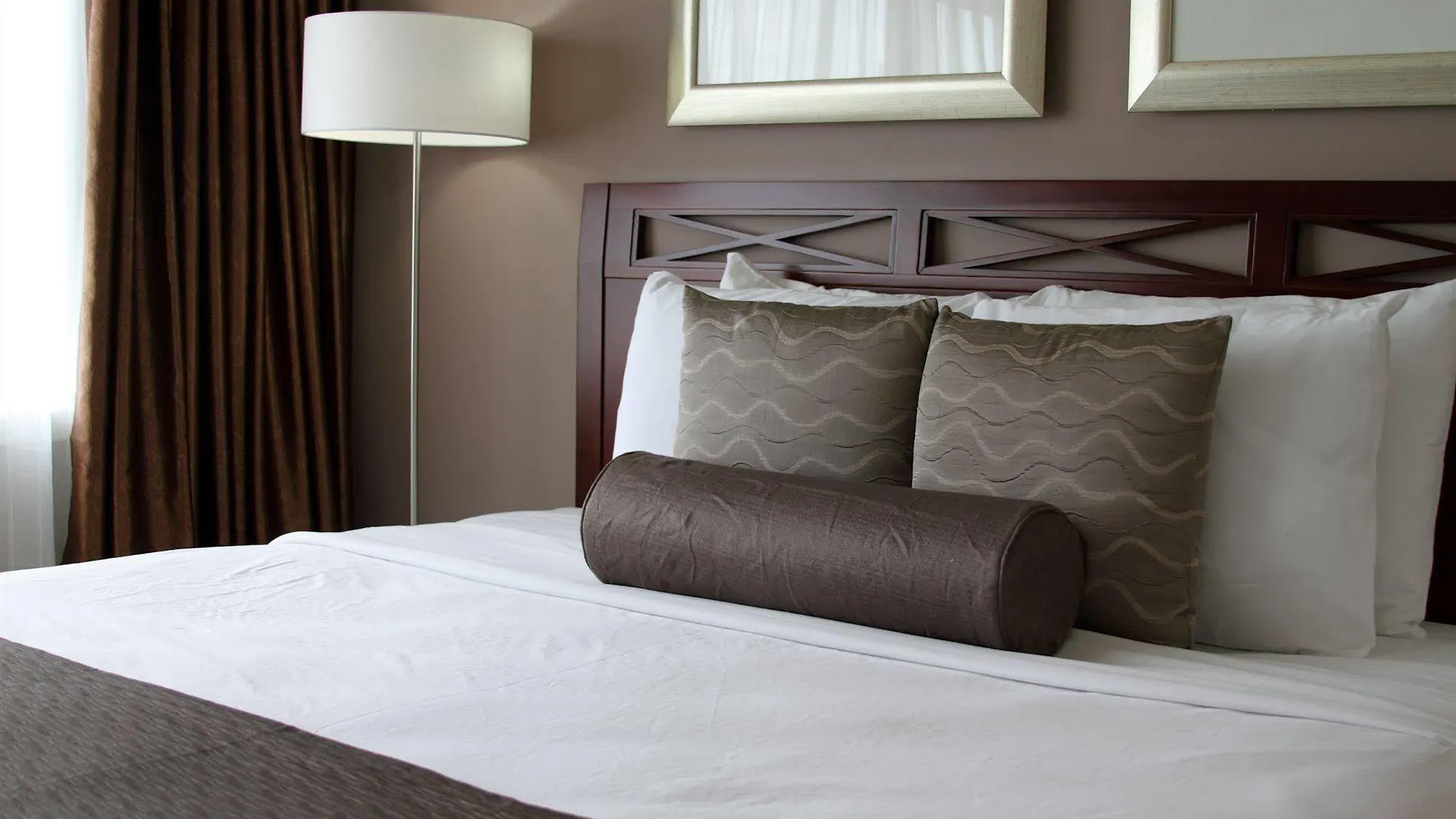 Red Lion Inn And Suites Victoria Saanich Canada