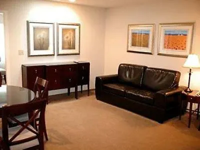 Red Lion Inn And Suites Victoria Saanich Otel