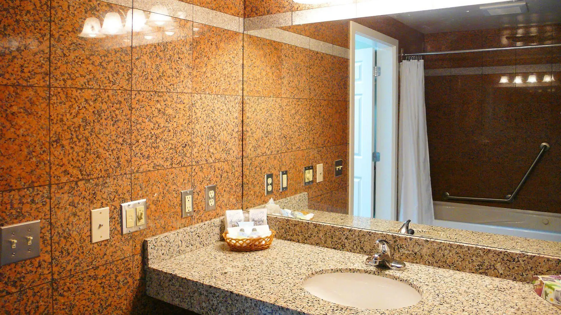 Red Lion Inn And Suites Victoria Saanich 3*,
