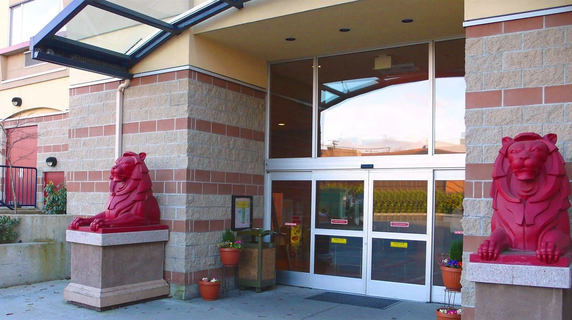 Red Lion Inn And Suites Victoria Saanich