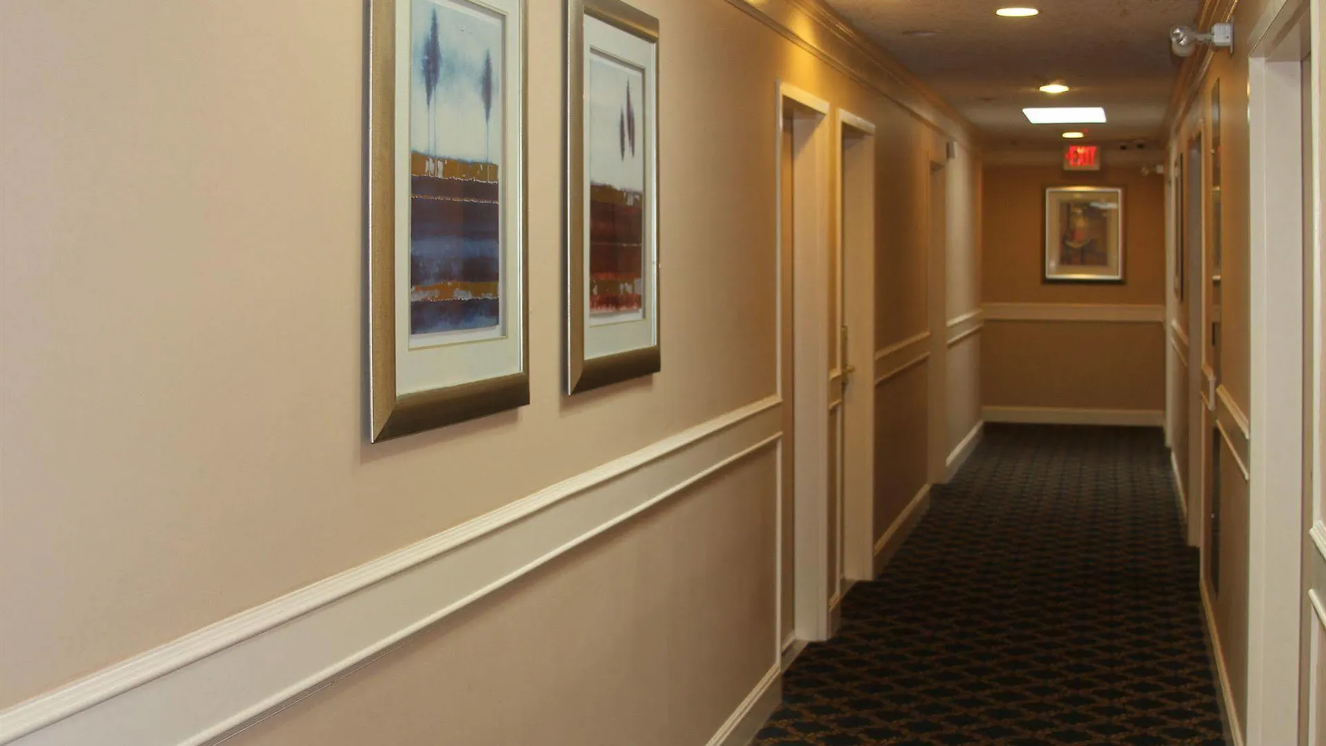Red Lion Inn And Suites Victoria Saanich Otel