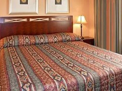 Red Lion Inn And Suites Victoria Saanich Otel