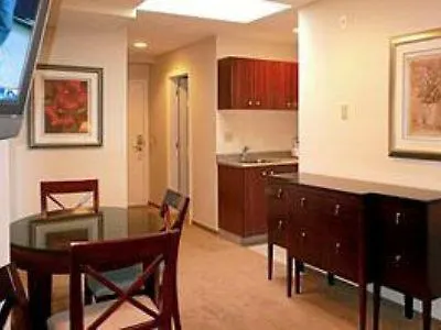 Otel Red Lion Inn And Suites Victoria Saanich
