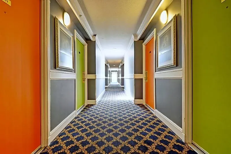Red Lion Inn And Suites Victoria Saanich Otel